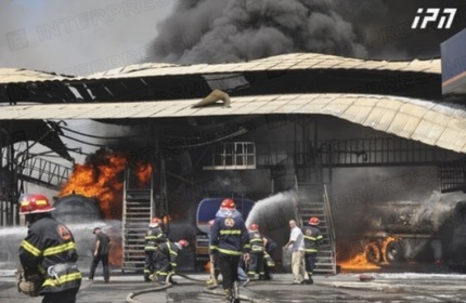 آتش سوزی مخازن ذخیره بنزین شرکت 'گلف' در تفلیس
