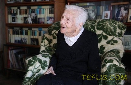 دیدار شهردار تفلیس با شهروند 105 ساله